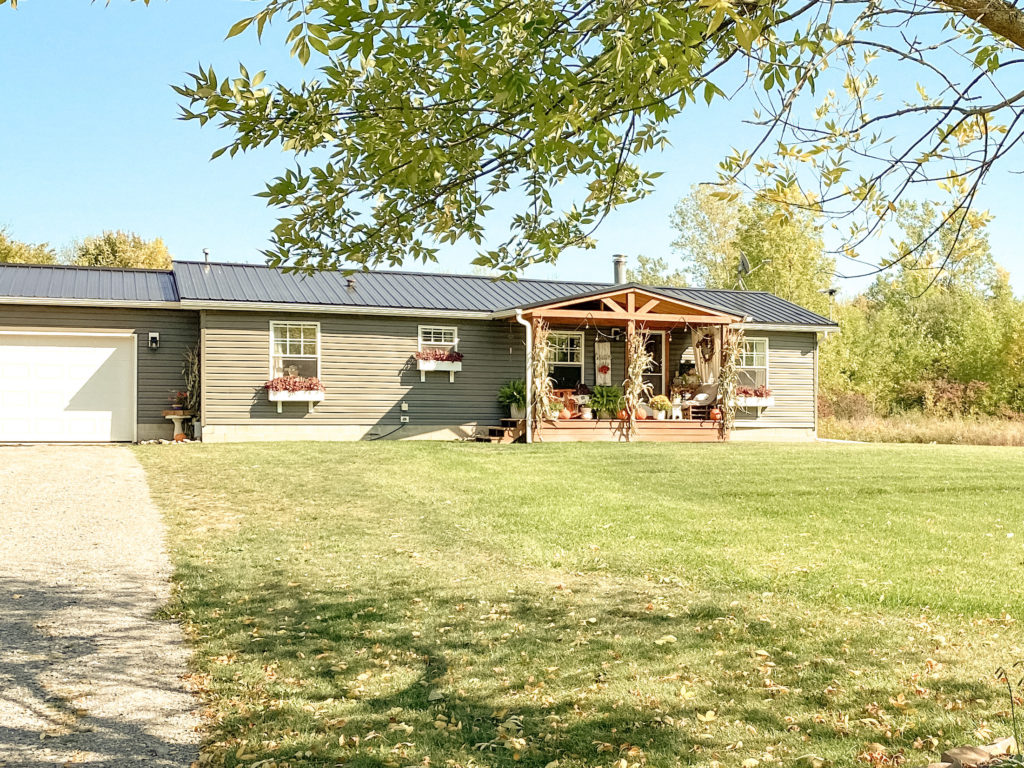 Country-mobile-home-exterior