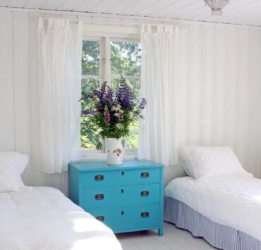 bold colors in small space decorating