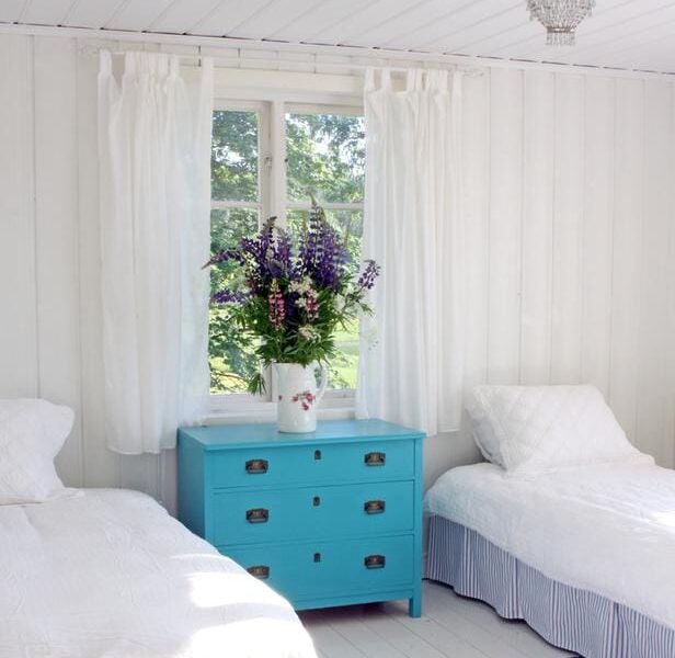 bold colors in small space decorating