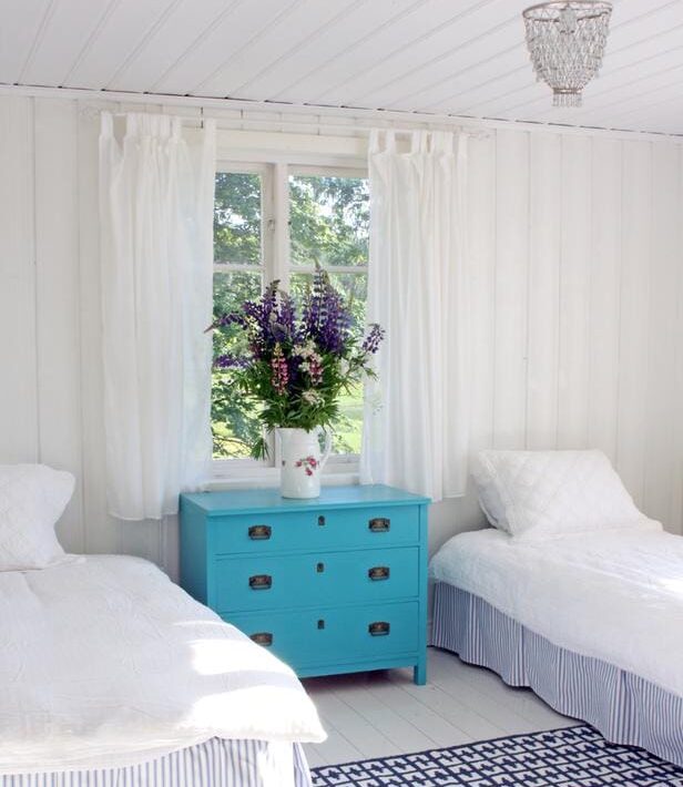 bold colors in small space decorating