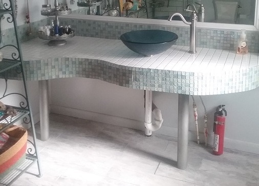 Curved Masterbath Counter