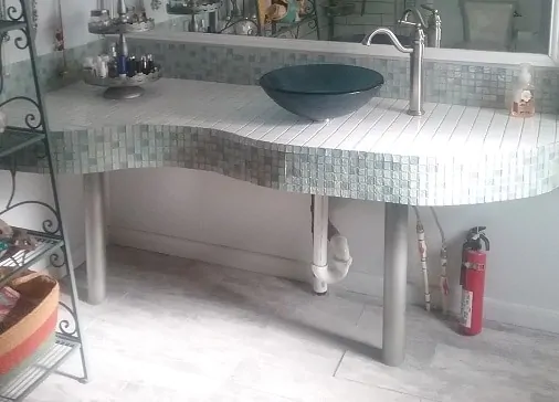 Curved Masterbath Counter