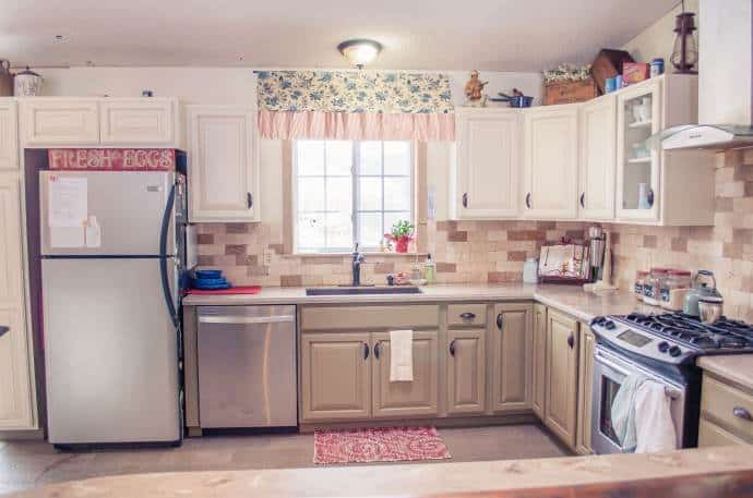 decorating your manufactured home with natural elements - stone backsplash