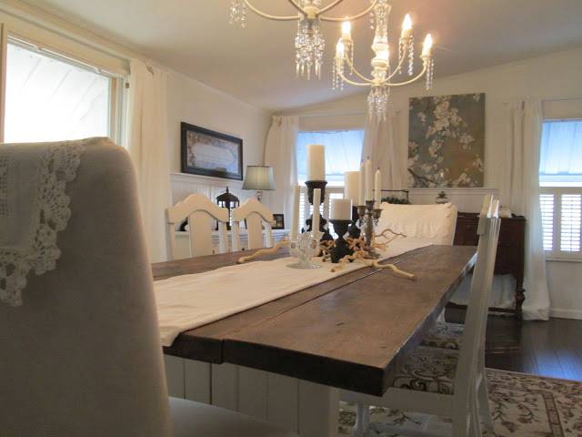 manufactured home-dining room table