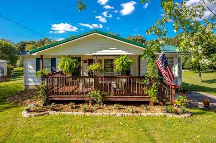 Our Fav Tips To Lose That Manufactured Home Look Double wide porch