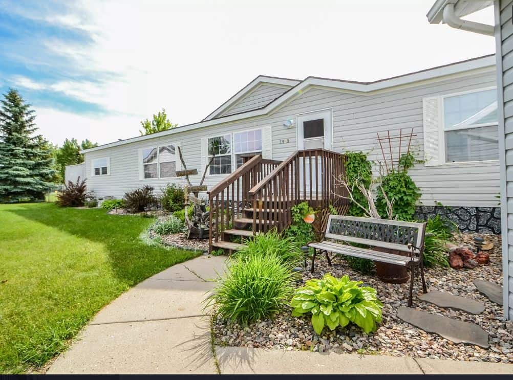 Double Wide With Awesome Landscaping