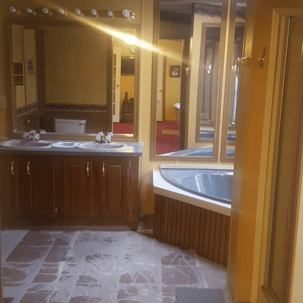 Eclectic Farmhouse Double Wide Mobile Home Bathroom Before Remodel00003