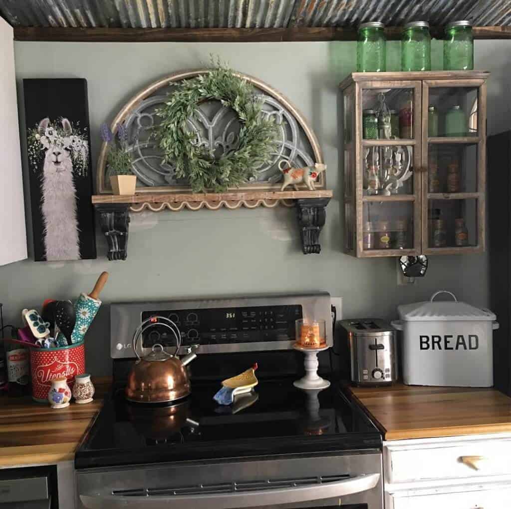 Farmhouse Style Mobile Home With Painted Backsplash