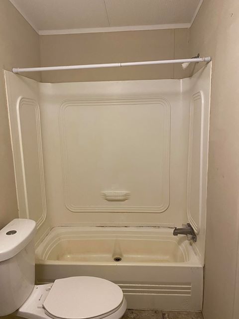 Florida Single Wide Guest Bath Before