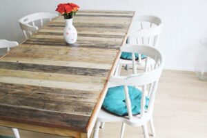 furnish your mobile home with pallets-dining room table