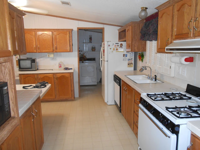 manufactured home-kitchen before