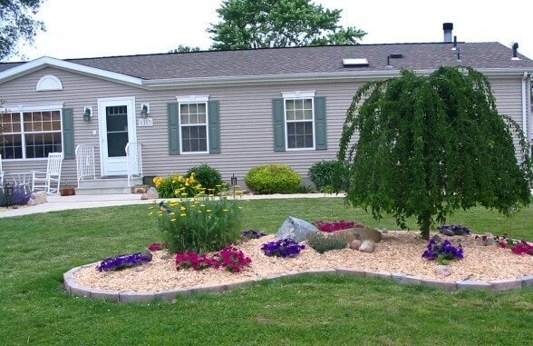 10 Great Landscaping Ideas For Mobile Homes Landscaping around a double wide mobile home 2