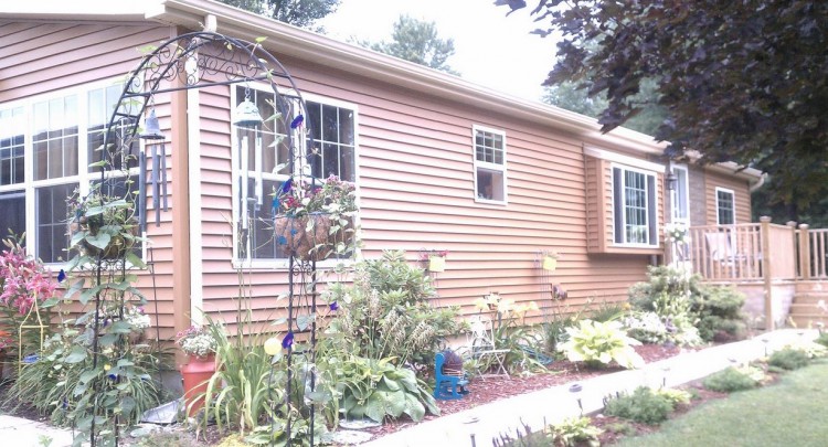 landscaping ideas for a manufactured home