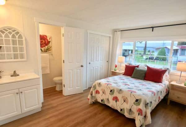 Marlette Mobile Home Bedroom With Bath