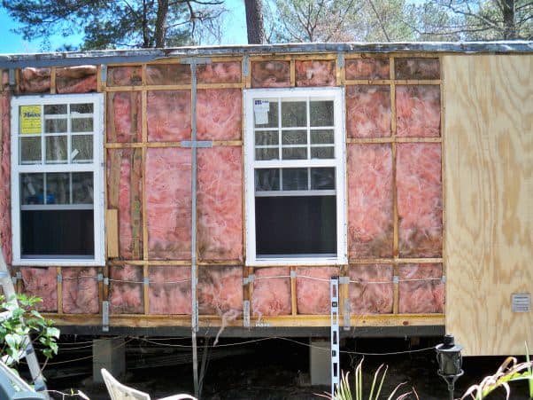 mobile home -insulation under siding fron view