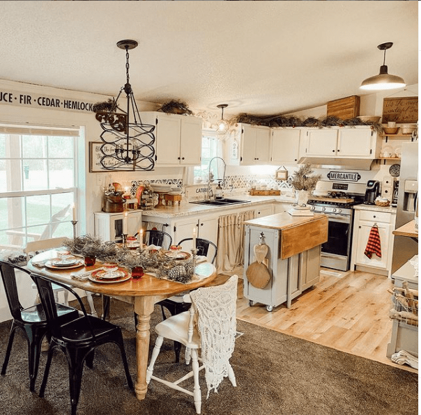 Mobilehome cottage dining room