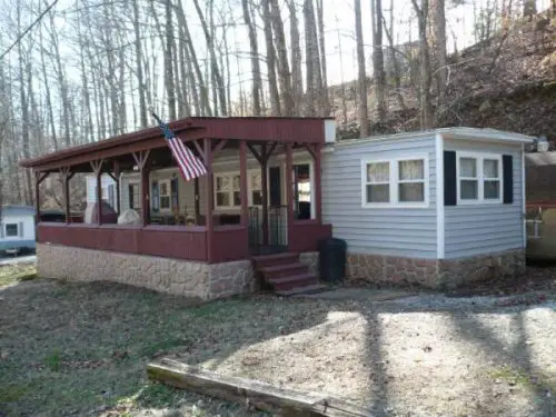 Our favorite Craigslist mobile home ads from June 2017 - 2 Bedroom Single Wide on the River outside of Nashville, TN for $25,000