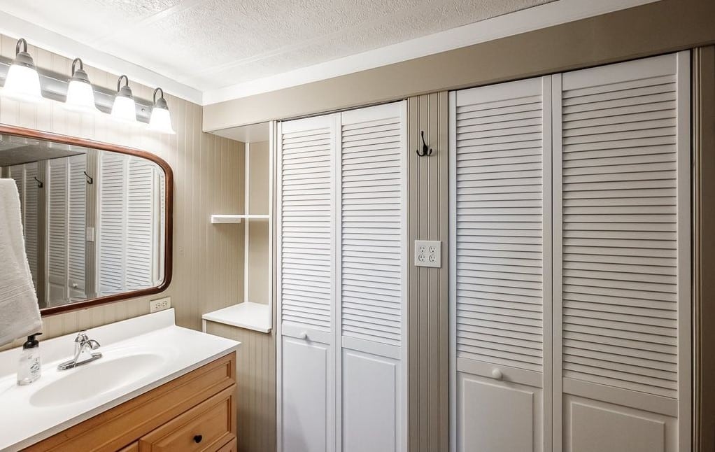 Oregon Double Wide Bathroom Storage