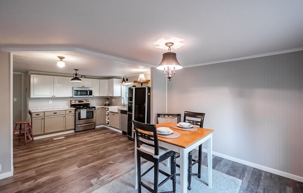 Oregon Double Wide Dining Area