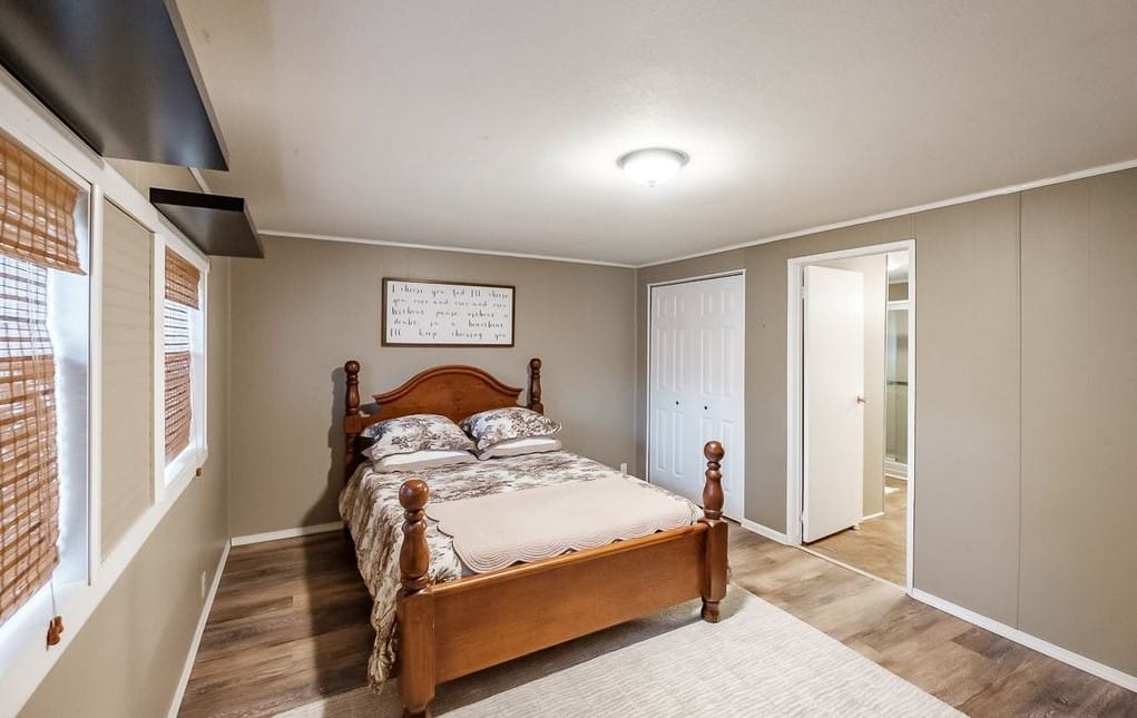 Oregon Double Wide Master Bedroom