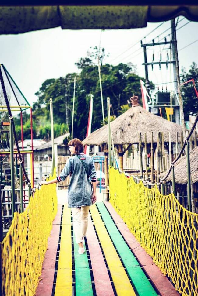 What to expect while living abroad