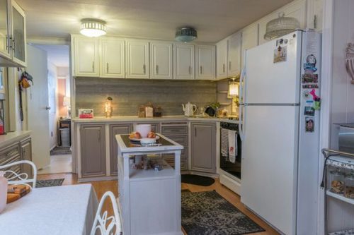 favorite mobile homes-pretty in pink-kitchen