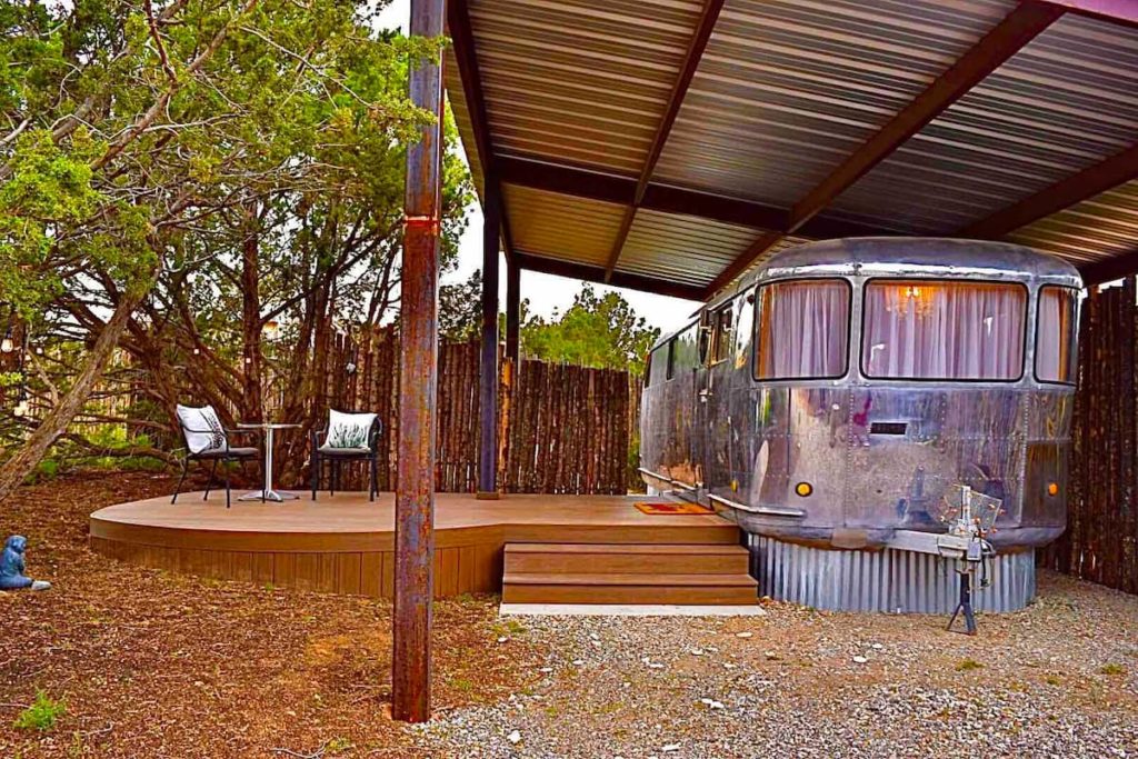 retro-trailers-1948-spartan-exterior