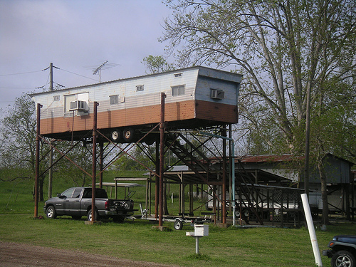 Mobile Home Ingenuity-trailer on stilts