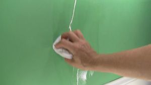Vinyl walls in mobile homes-using a wet rag to even caulk out