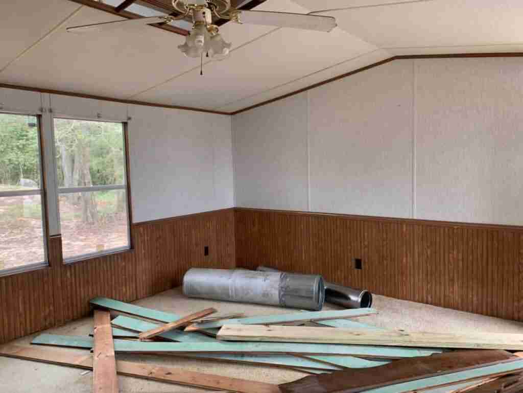 Our Fav Tips To Lose That Manufactured Home Look Vinyl walls with battens