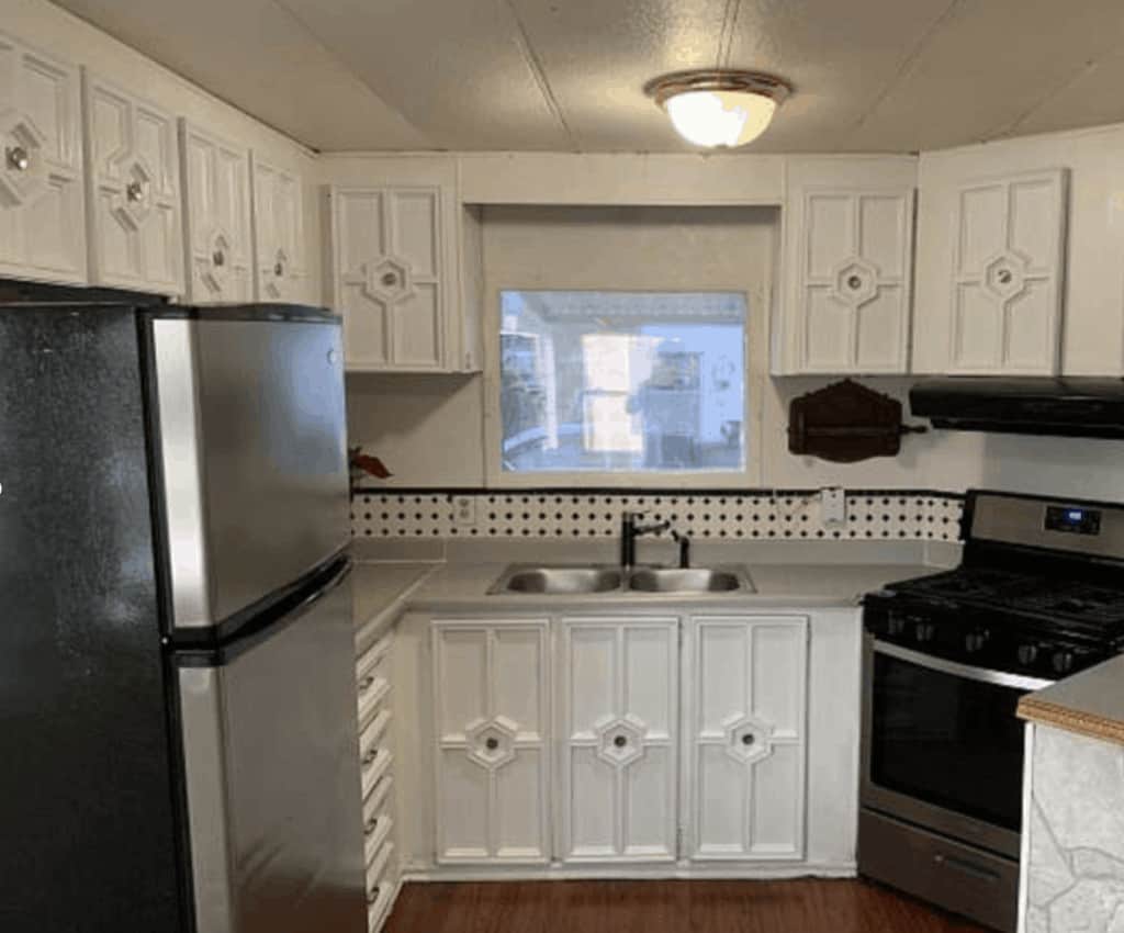White Kitchen Cabinets In A Mobile Home