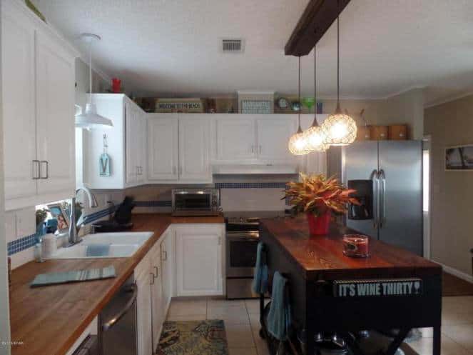 white kitchen cabinets